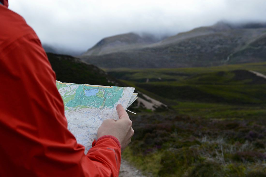 Learning to Navigate on the Trail: Why Hiking Without GPS Still Matters in Europe